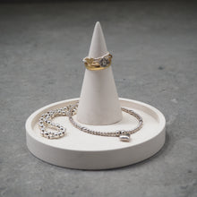 Load image into Gallery viewer, Round Concrete Jewellery/Planter Tray